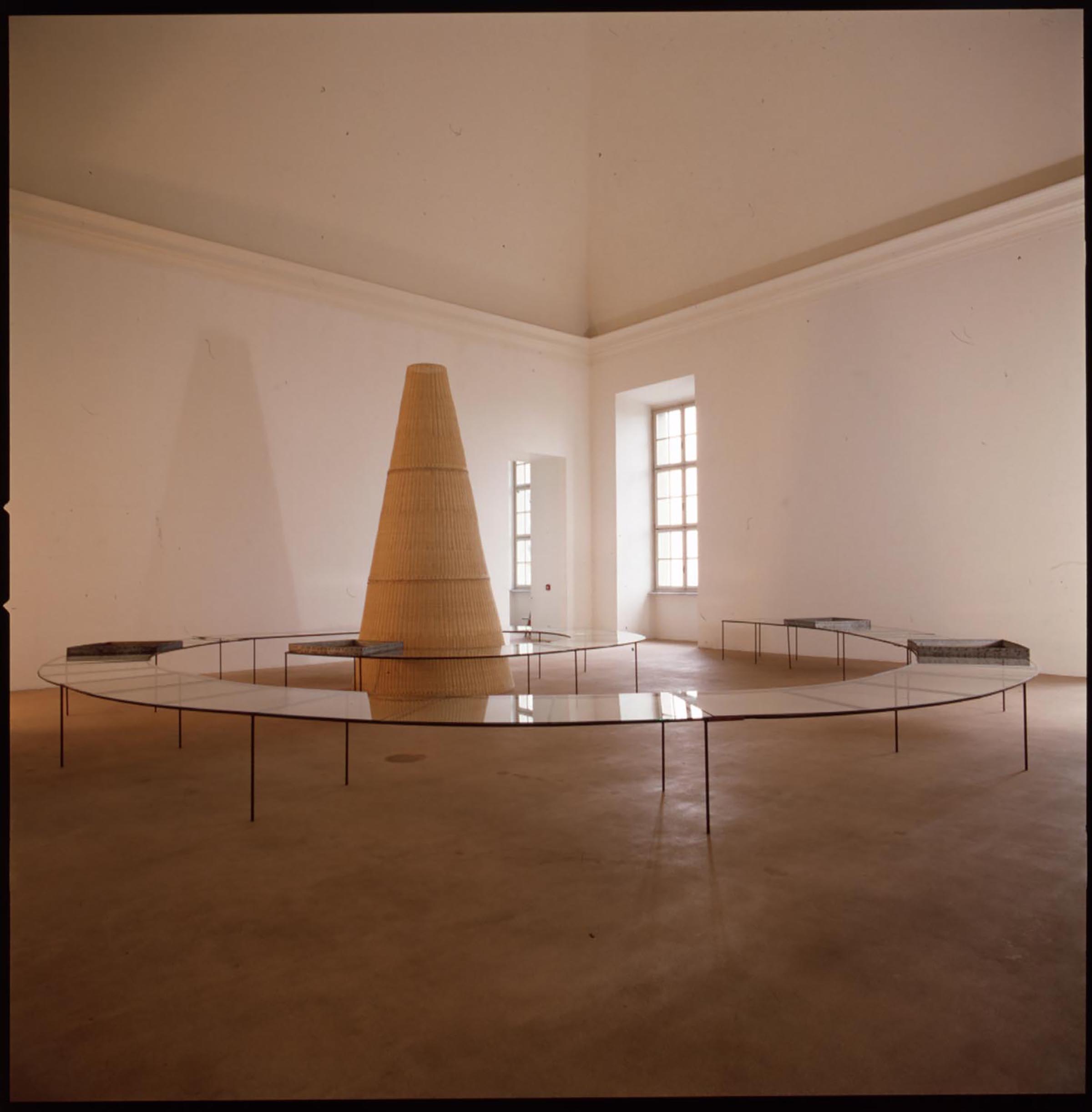 Mario Merz, Spirale con il cono, 1979-1990
